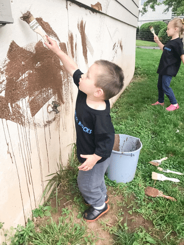 Kid doing a Mud Art
